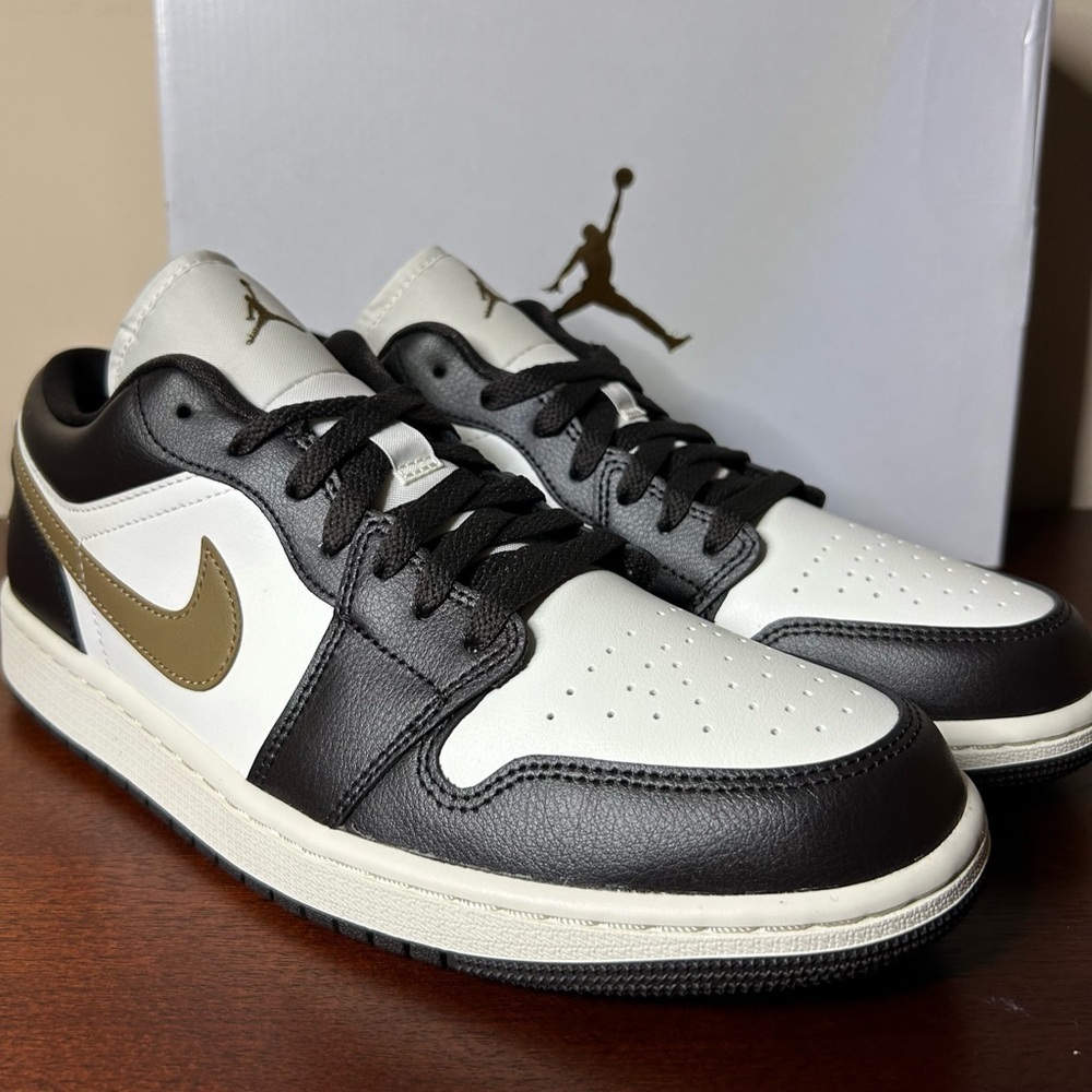 Nike Air Jordan 1 Low Shadow Brown (Size 9M / 10.5W) - Picture 7 of 16
